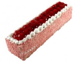 Dengeli Tat Profili 4-6 Kişilik Çilekli Baton Yaş Pasta